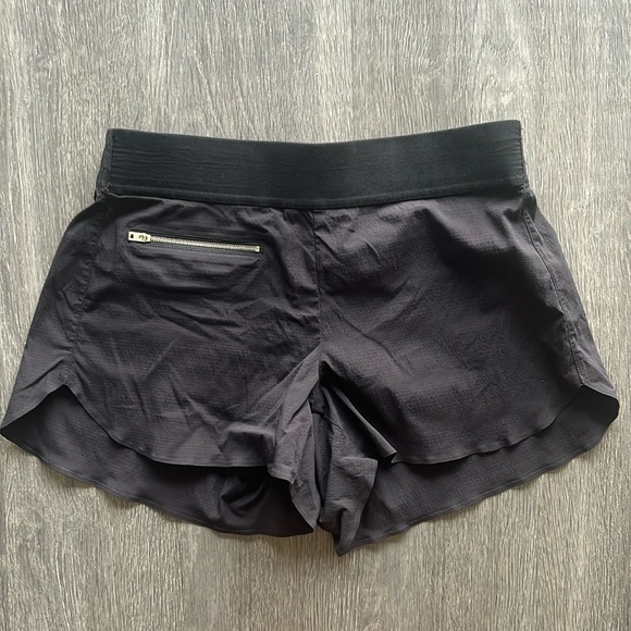 Athleta | Mod Trekkie Shorts | Black | Size 4 - Picture 2 of 5